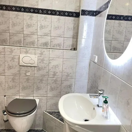 Homely Near Metro Station هانوفر